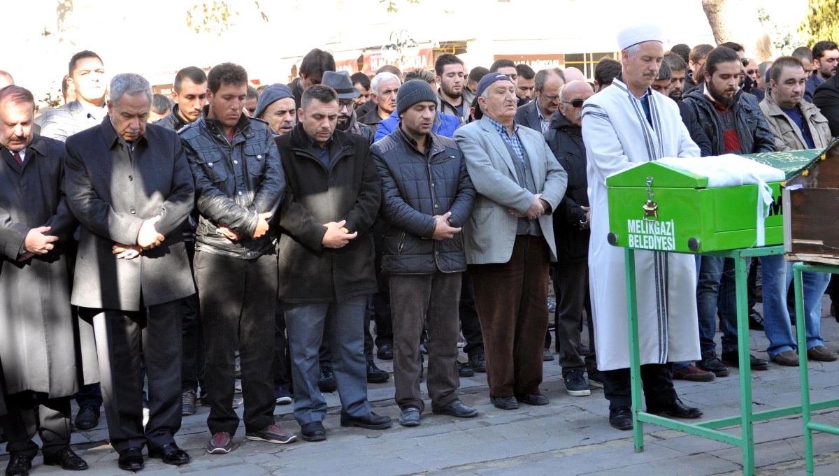 Bülent Arınç, Kayseri\'de Cenaze Namazına Katıldı