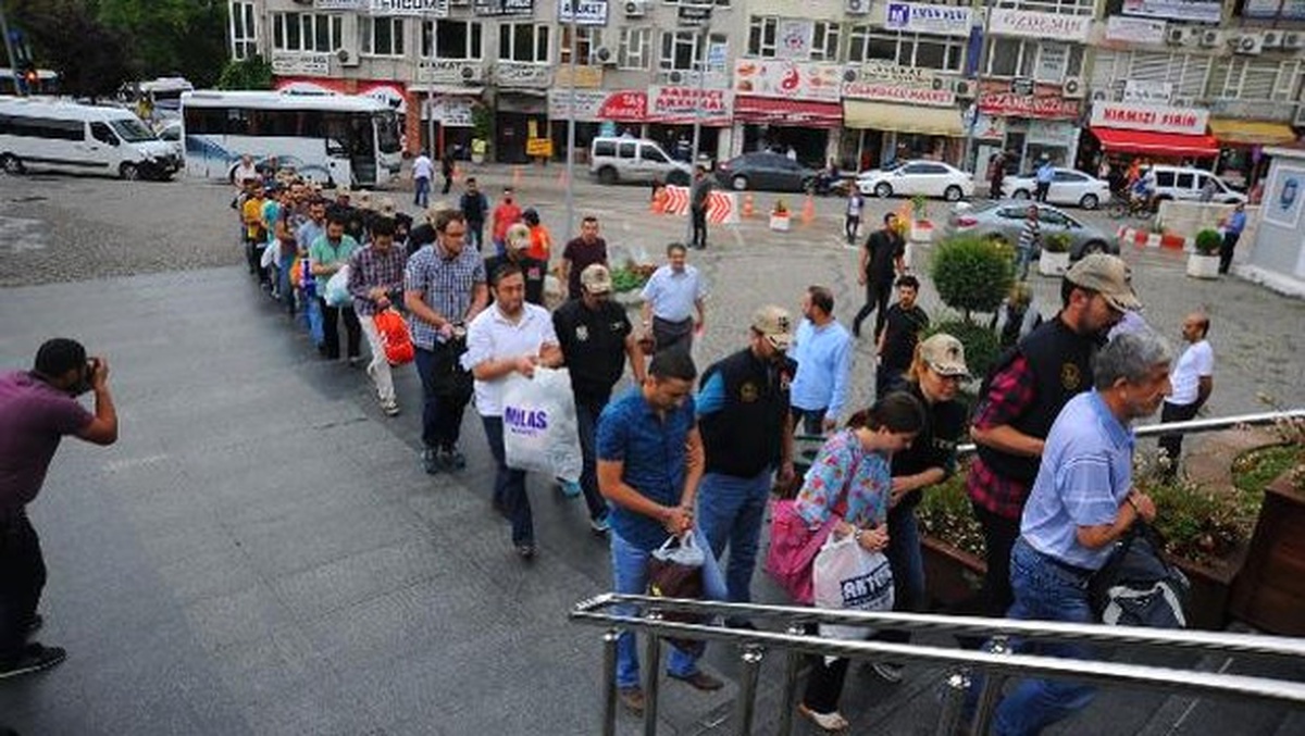 Bursa\'da Fetö Şüphelisi 28 Kişi Adliyeye Sevk Edildi (2)