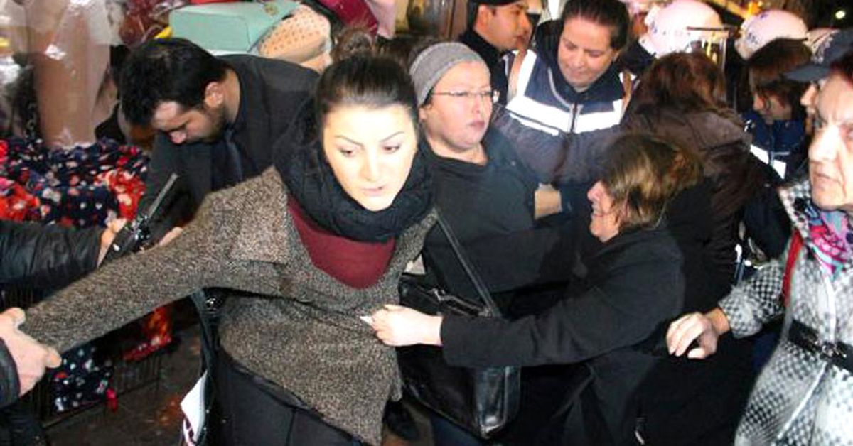 Dha Ankara - Cinsel İstismar Tasarısını Protesto İçin TBMM\'ye Gitmek İsteyen Gruba Müdahale