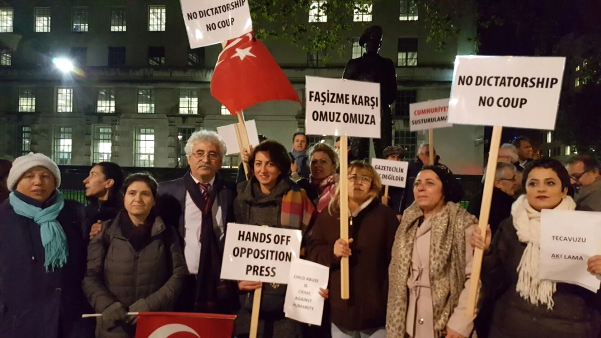 Dha Dış Haber - Cinsel İstismar Düzenlemesi Londra\'da Protesto Edildi