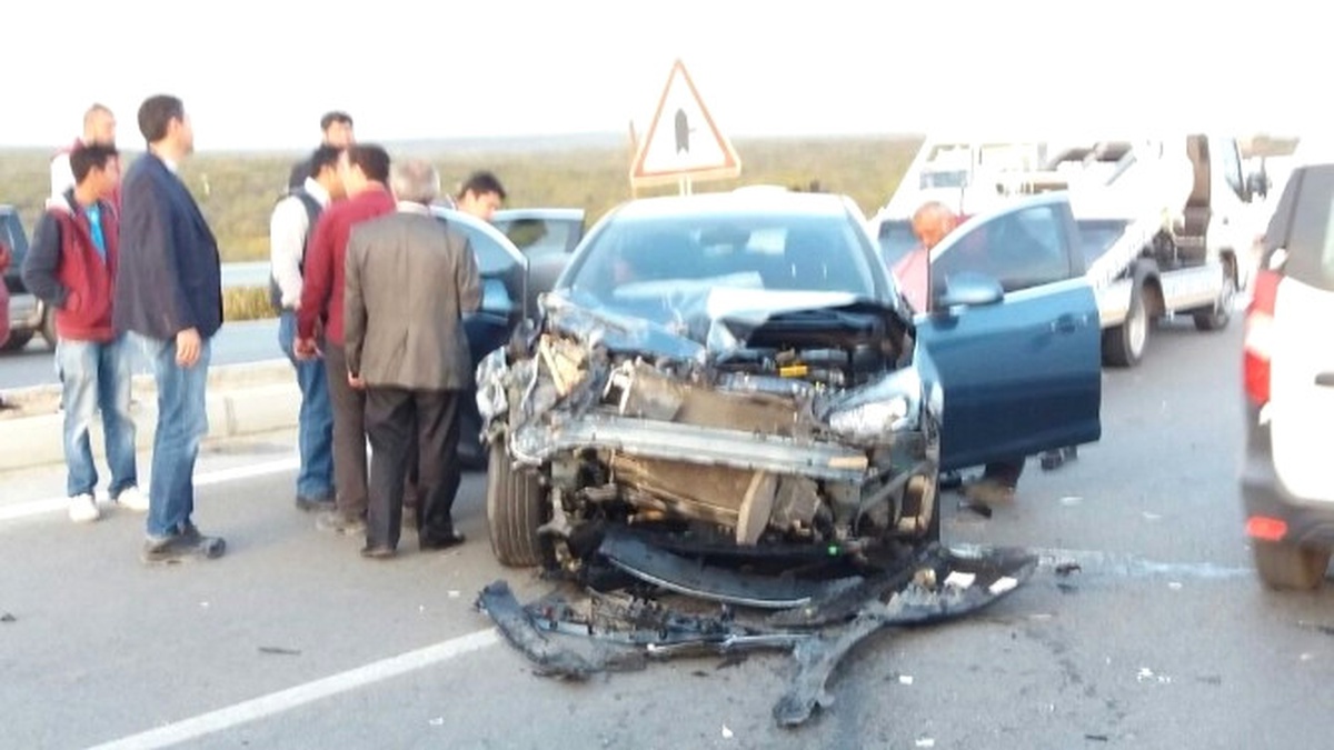 Didim\'de Zincirleme Trafik Kazası; 6 Yaralı