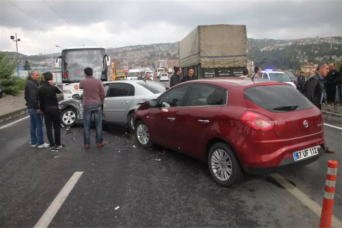 Ereğli\'de Trafik Kazaları: 3 Yaralı