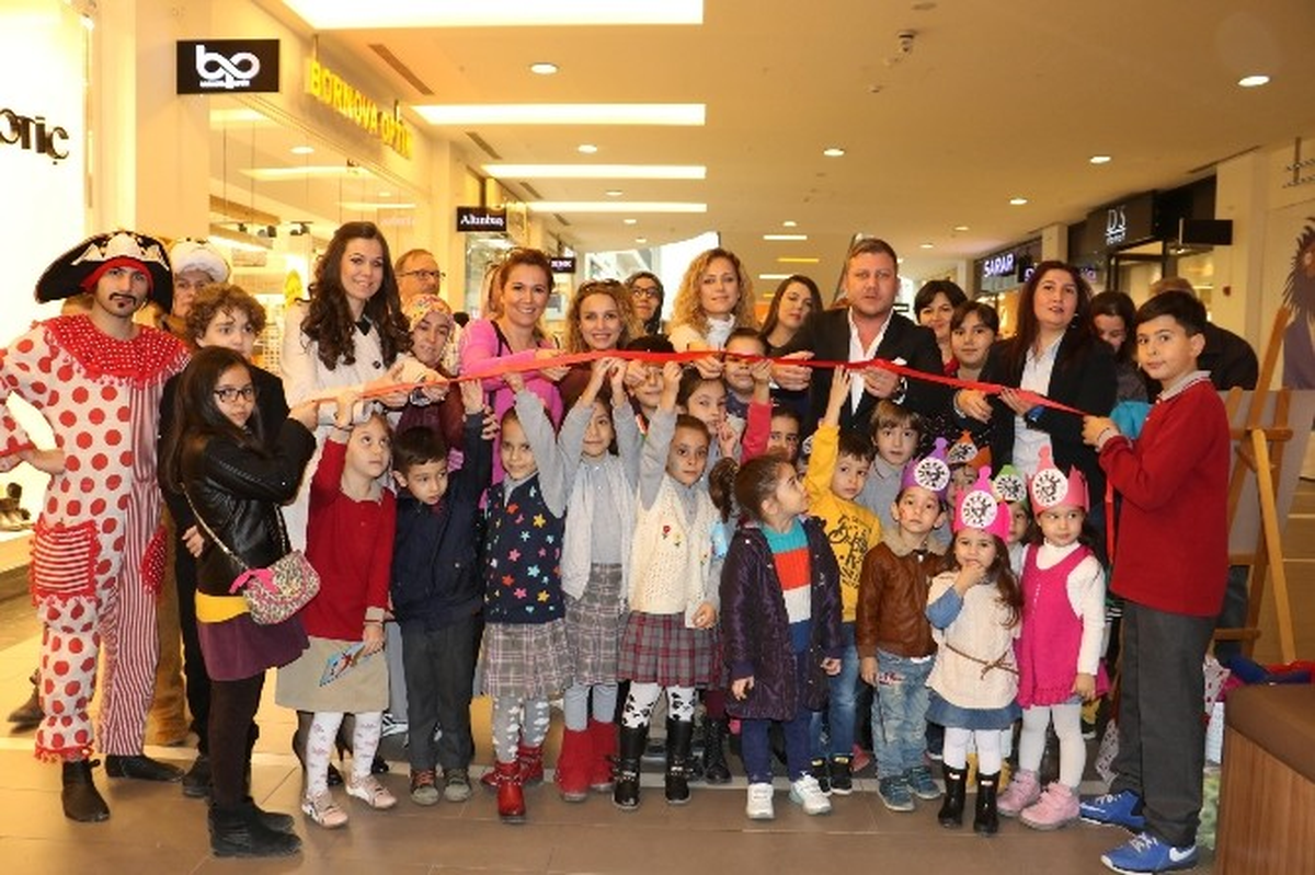 Forum Magnesia\'da Çocuk Hakları Sergisi
