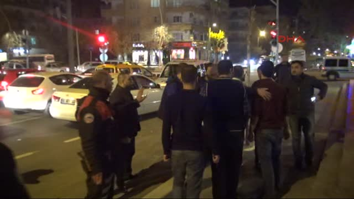 Gaziantep\'te Yol Verme Kavgası 2 Yaralı