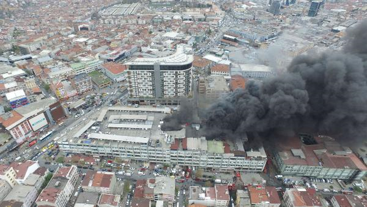İstanbul'u Esir Alan Yangın Havadan Görüntülendi
