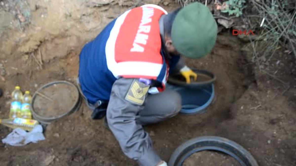 Izmir Operasyonlarda PKK\'ya Ait Cephanelik Ortaya Çıkartıldı
