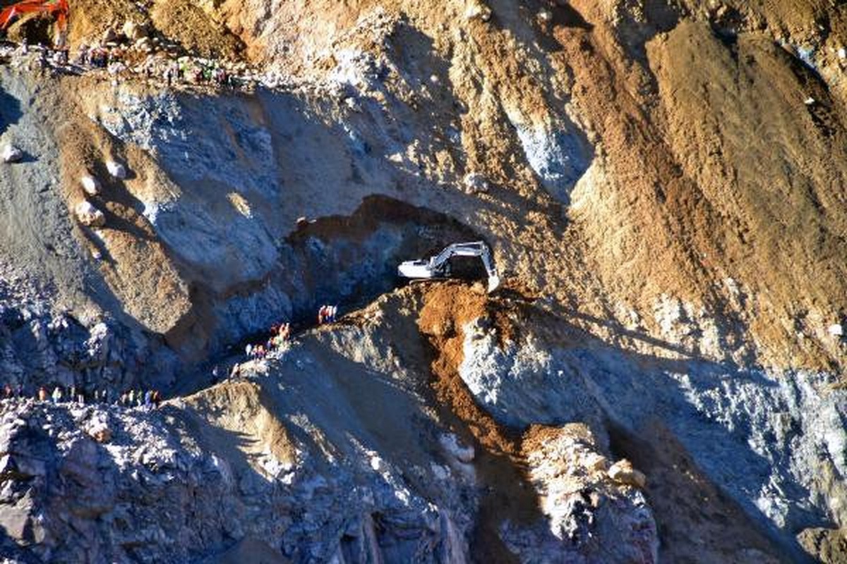 Müezzinoğlu: Heyelan Altındaki 10 Çalışanımıza Ulaşmaya Çalışıyoruz / Ek Fotoğraflar