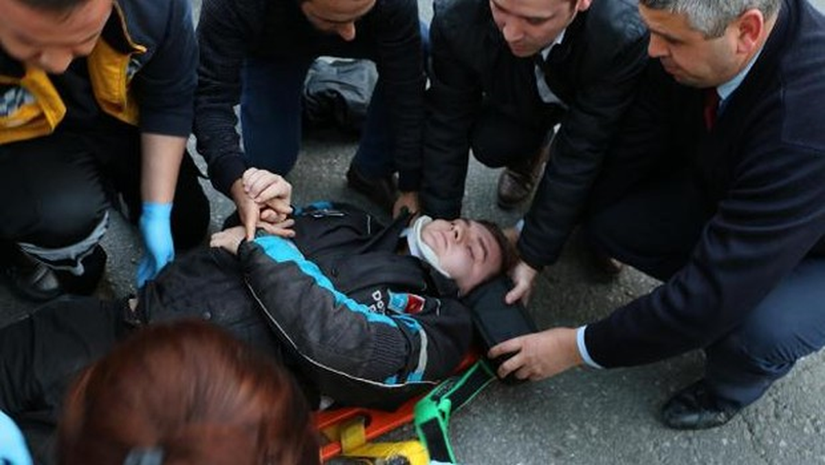 Rahatsızlanınca Motosikleti Devrilen Kurye Yaralandı