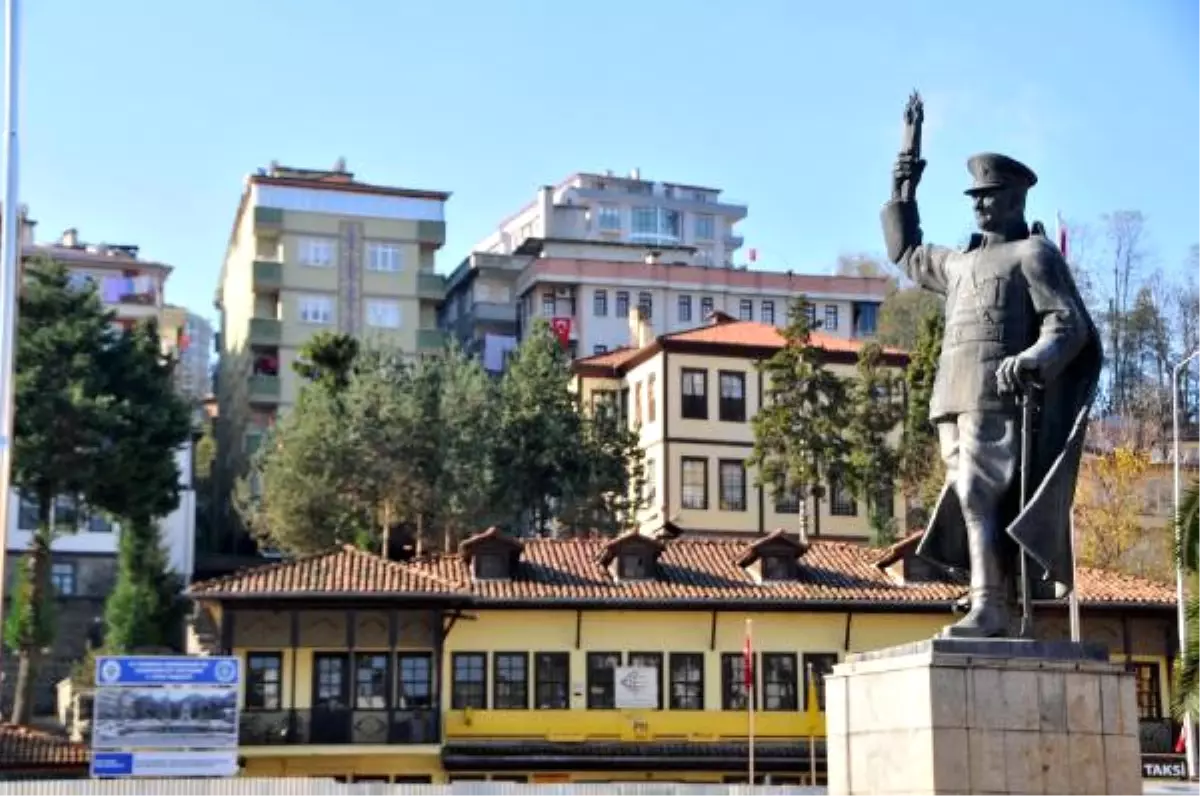 Rize\'de Atatürk Anıtı Kaldırılacak, Yerine Şehitler Anıtı Konulacak