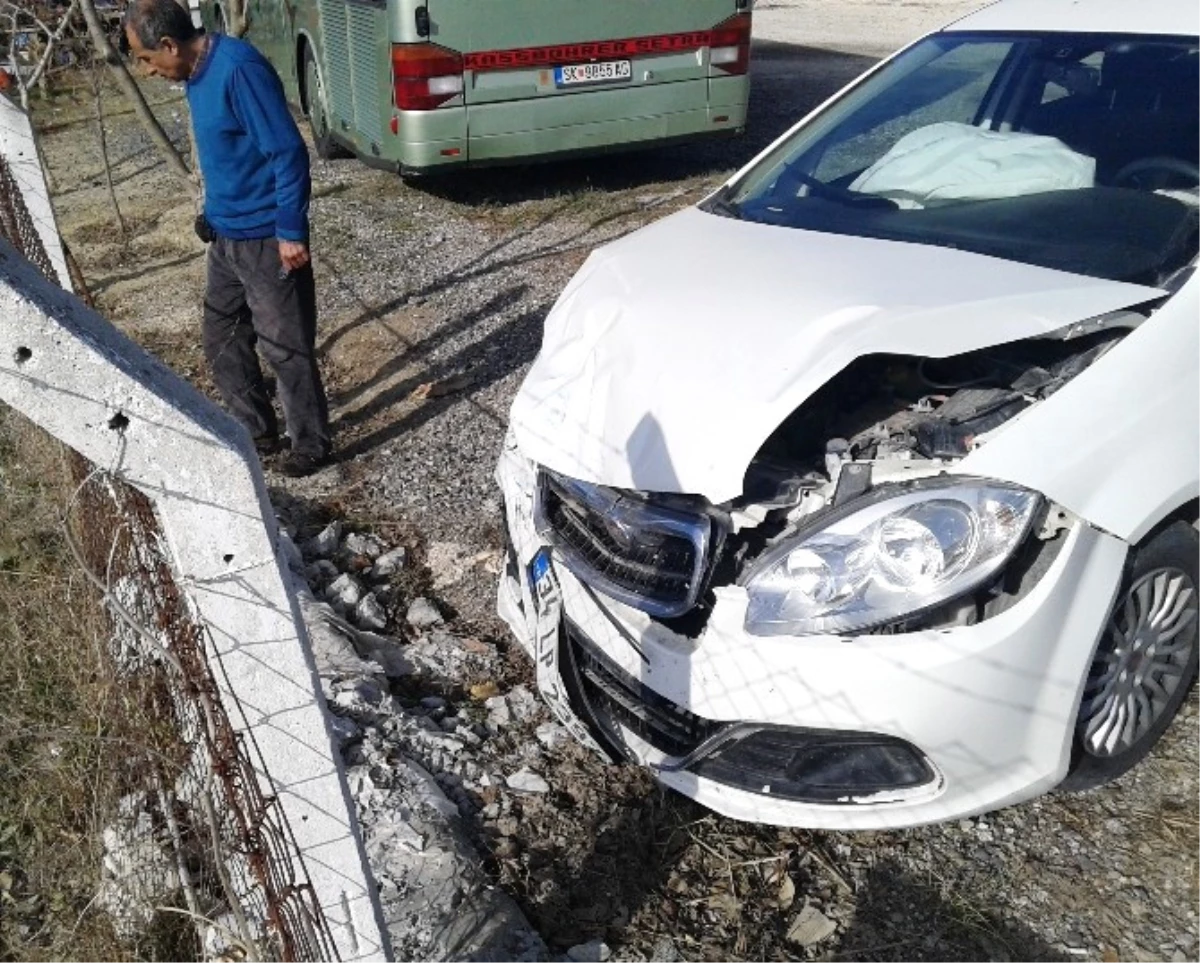 Tekirdağ\'da İşçi Servisi ile Otomobil Çarpıştı: 5 Yaralı
