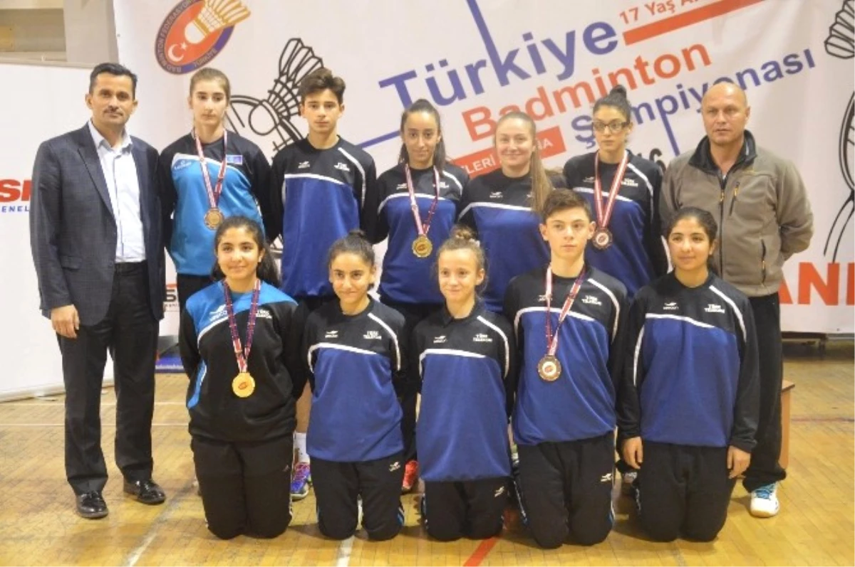 Türkiye Badminton Şampiyonasindan 9 Madalya ile Döndüler