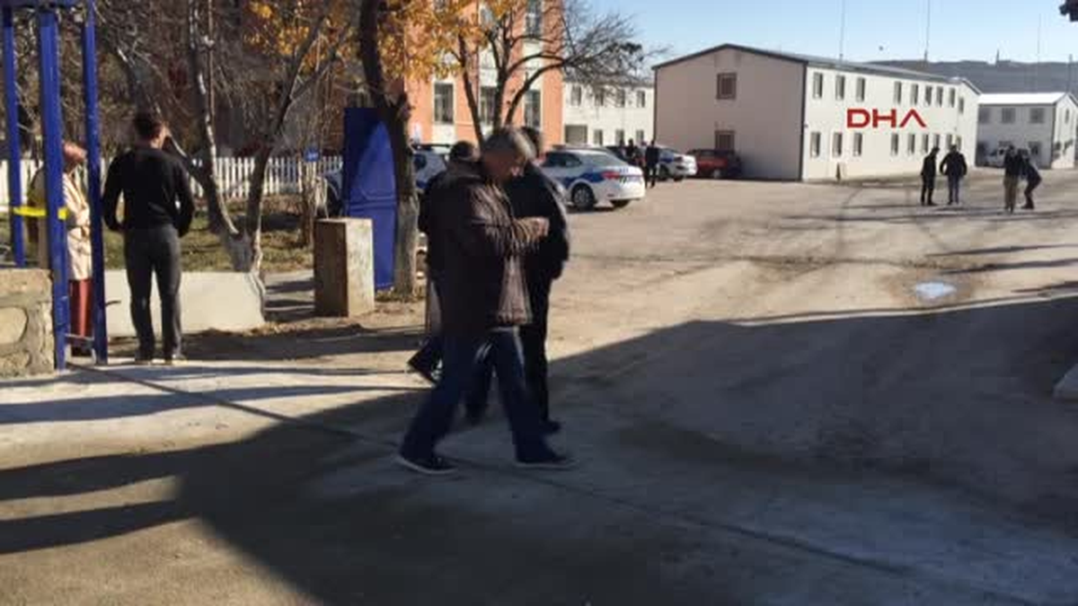 Van AK Parti Binasına Saldırı Şüphelisi 3 Kişi Serbest Bırakıldı