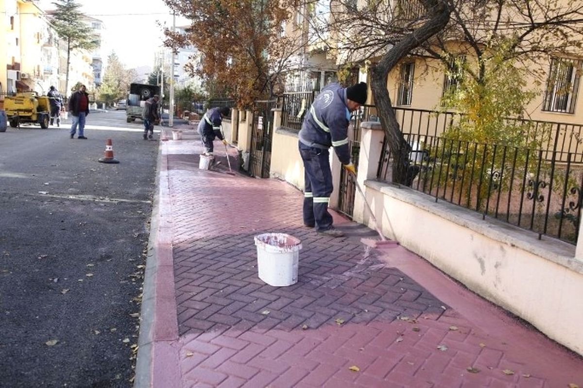 Vişnelik\'te Kaldırımlar Boyanıyor