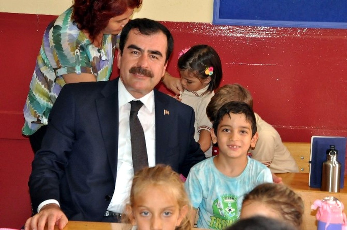 AK Parti\'li Erdem Öğretmenler Günü\'nü Kutladı
