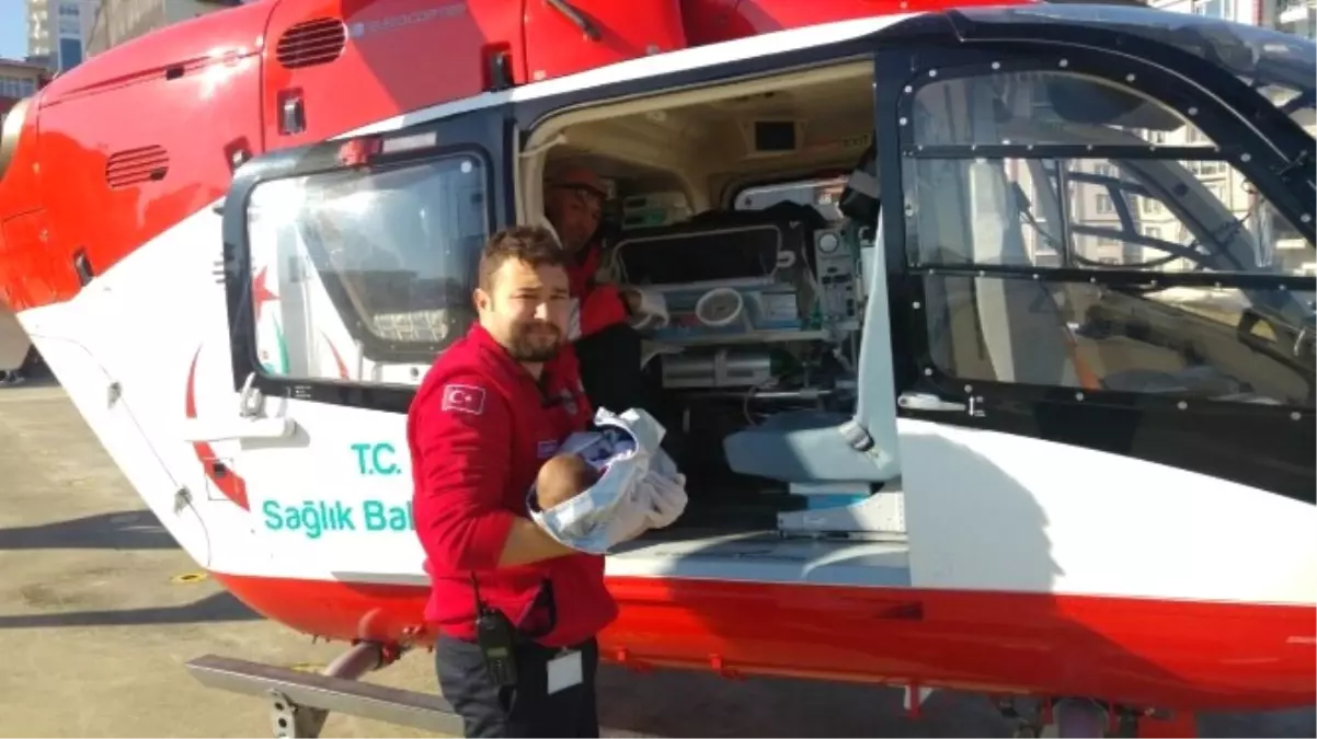 Ambulans Helikopterler 2 Aylık Bebek İçin Seferler Oldu