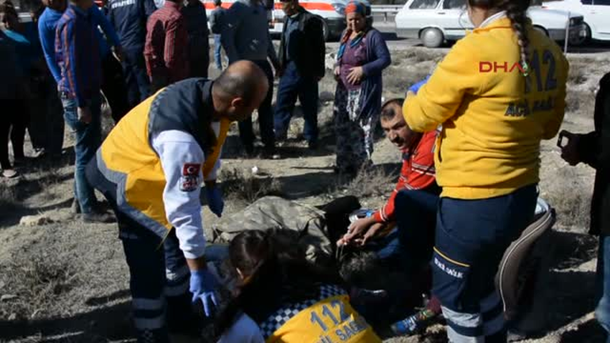 Antalya Dereye Uçan Otomobilde Anne ve 2 Çocuğu Yaralandı