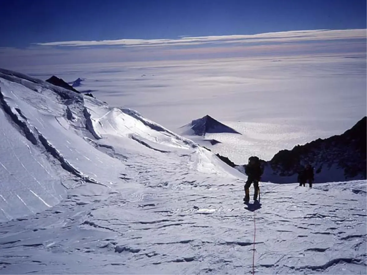 Antarktika\'da Bulunan Piramit, Uzaylıların Kanıtı Olabilir