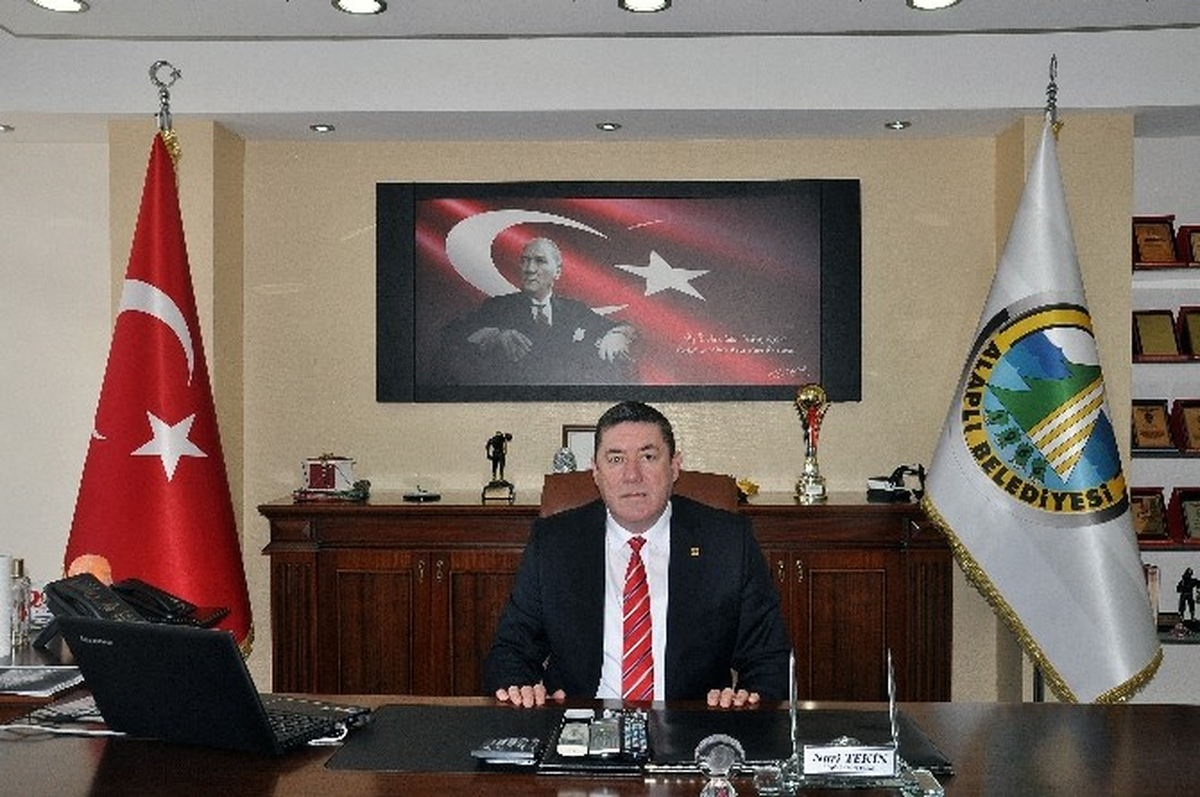 Başkan Tekin : " Öğretmenlerimizin, Öğretmenler Günü Kutlu Olsun"
