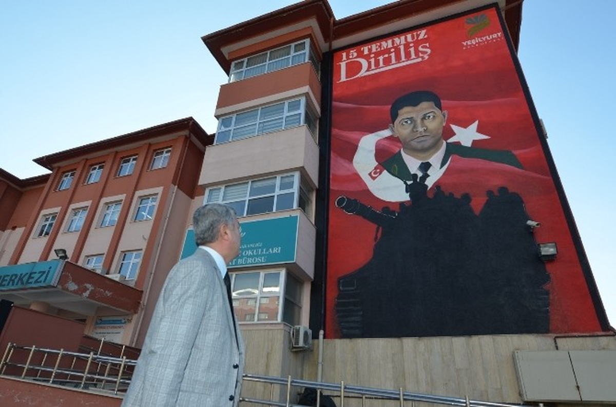 Belediye Başkanı Polat, Ömer Halisdemir\'in Dev Resminin Çizildiği Binada İnceleme Yaptı