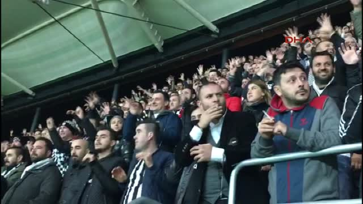 Beşiktaşlı Taraftarların Sessiz Tezahüratı Taraftar Kamerasında