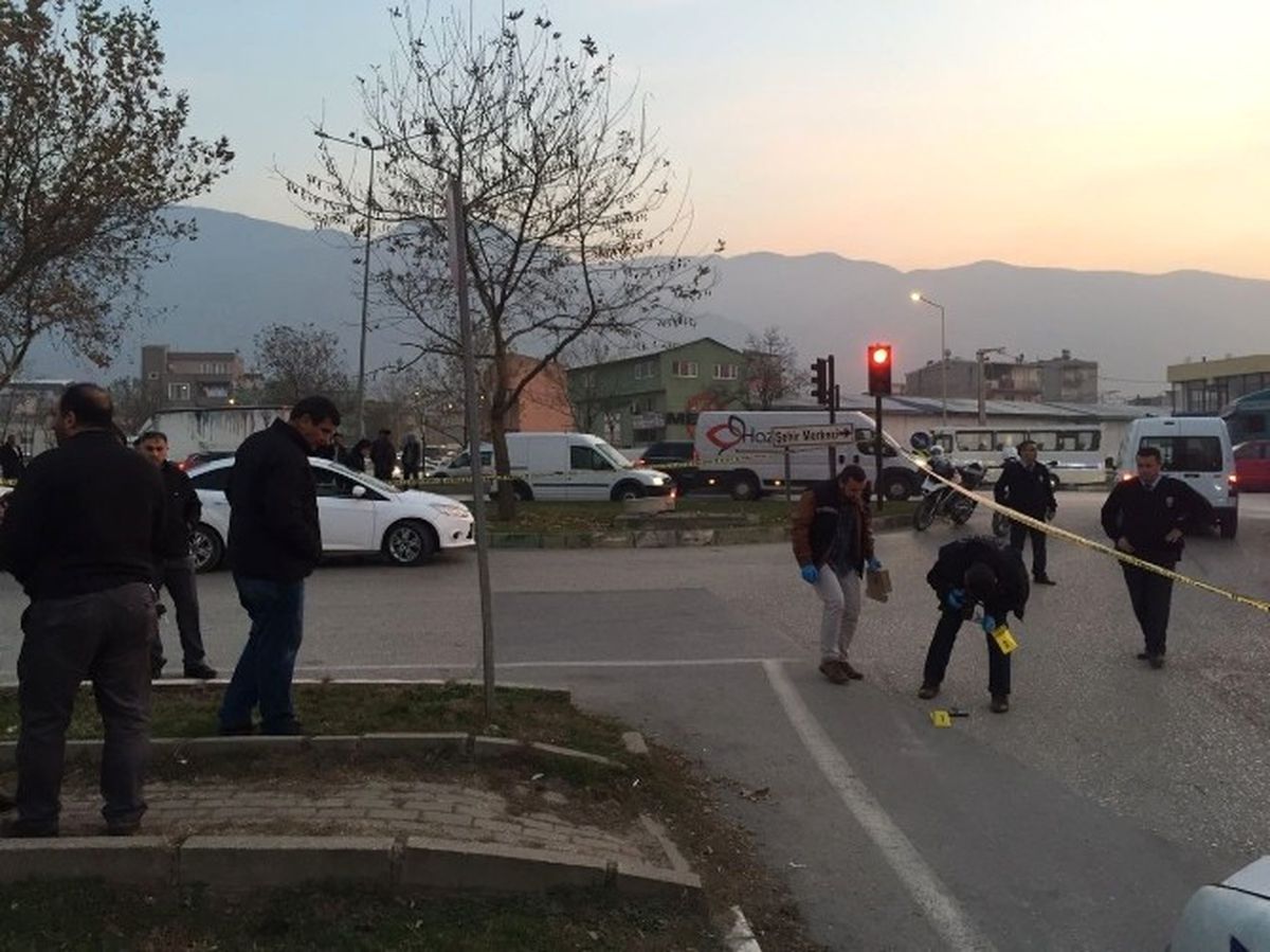 Bursa\'da Polise Ateş Açtı, Silahla Vurularak Böyle Etkisiz Hale Getirildi