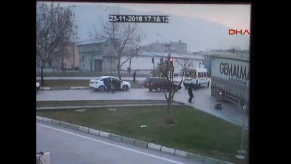 Bursa Polise Silah Sıkan Zanlılar Ayaklarından Vurularak Yakalandı