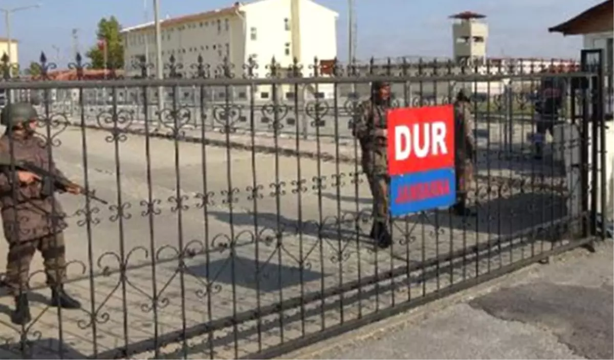 Demirtaş\'ın Bulunduğu Cezaevinden Nakledildiler