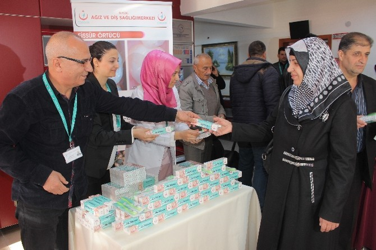 Elazığ\'da Ücretsiz Diş Fırçası ve Macunu Dağıtıldı