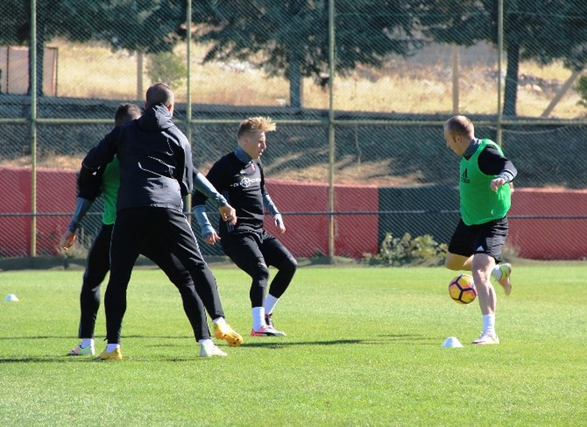Gaziantepsporlu Larsson\'da Düşüş Devam Ediyor