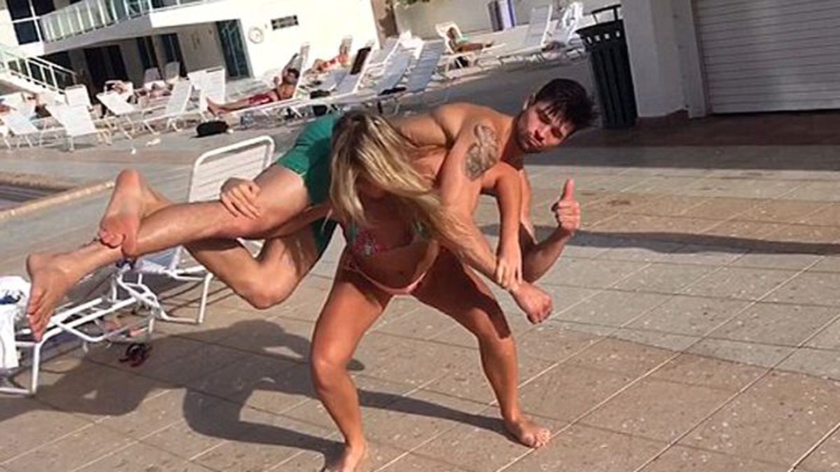 Güzel Model Ağırlık Niyetine Arkadaşını Kaldırdı