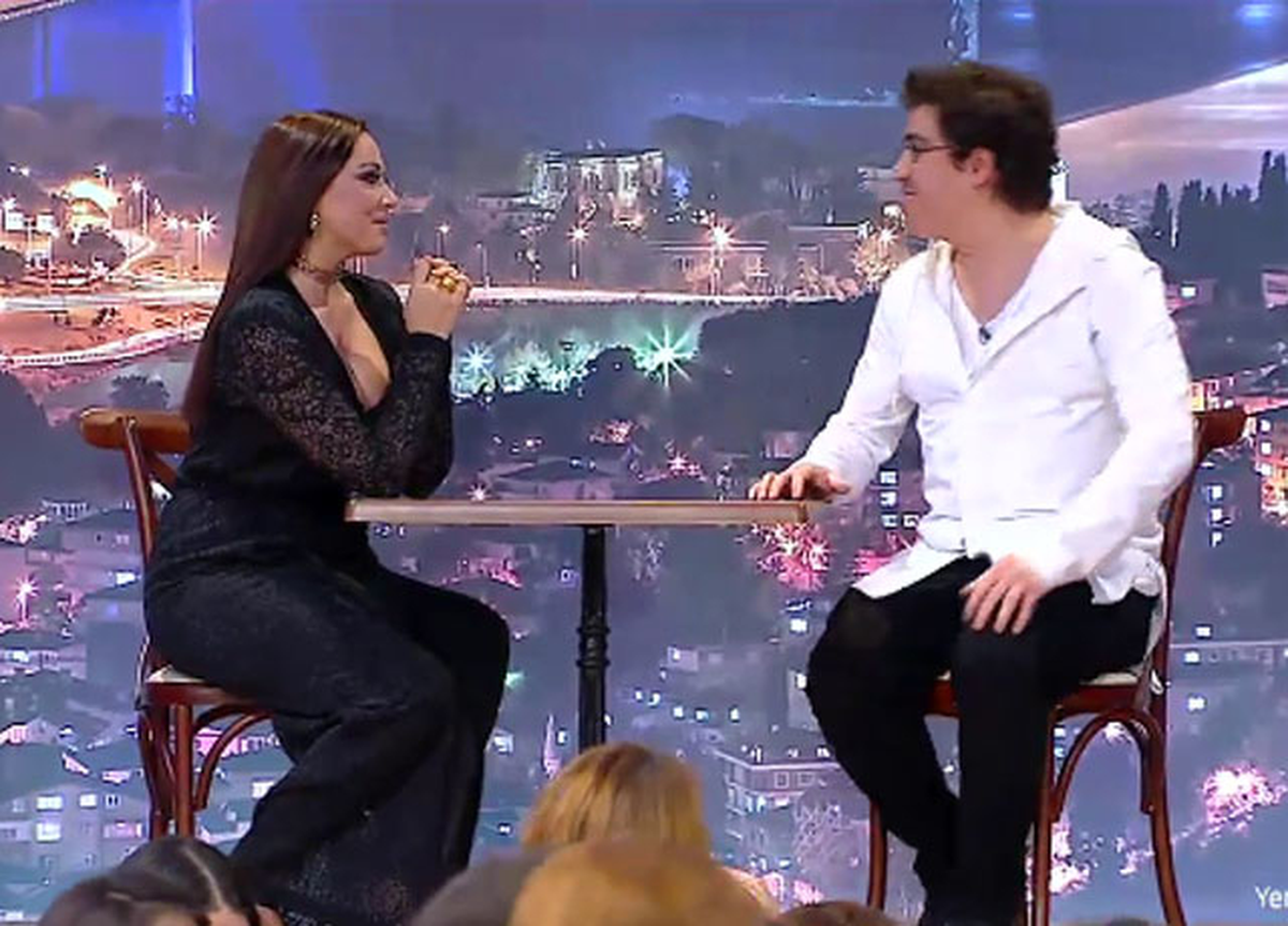 Hadise Ajan Olursa... İbrahim\'le Birlikte Skeçte Rol Aldı!