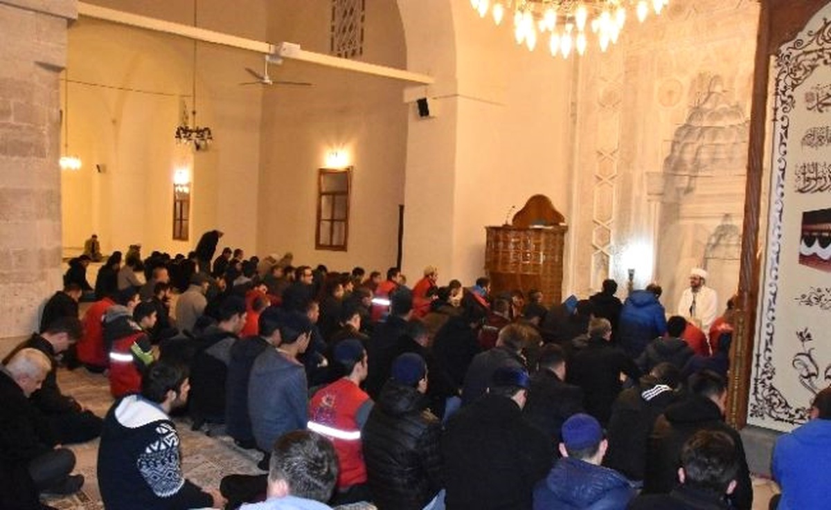 Hatay Iskenderunlu Gençler Sabah Namazında Buluştu