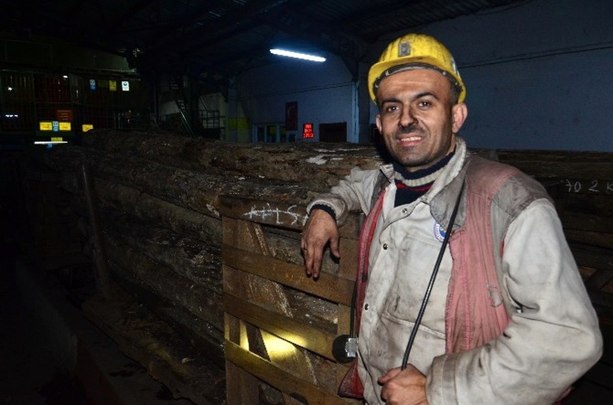 Hayali Sınıfta Ders Vermekti, Madende Kömür Kazıyor