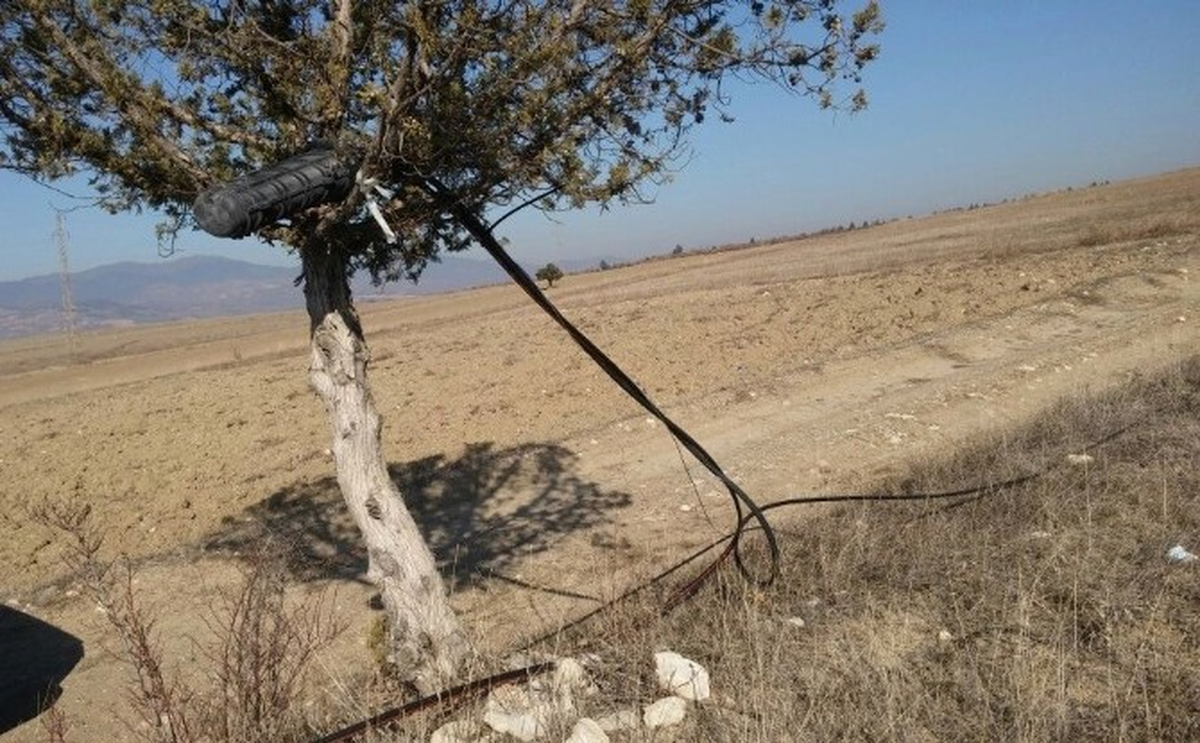 Hisarcık\'ta Telefon Kabloları Yerlerde