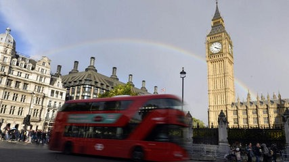 İngiltere: Brexit Sonrası İlk Bütçe Raporunda Büyüme Tahmini Düşürüldü