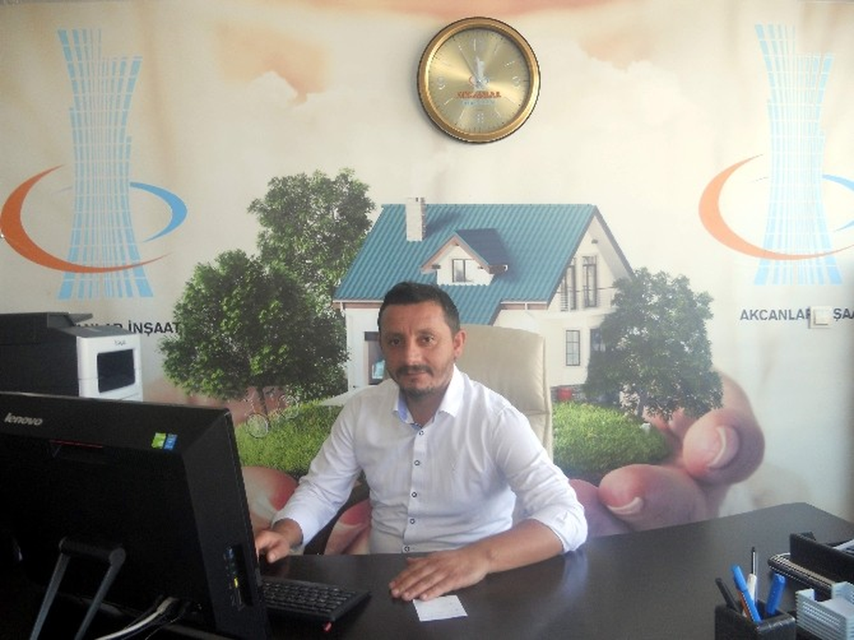 İşadamı Akcan Öğretmenler Gününü Kutladı