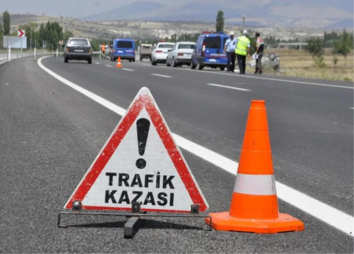 İzmir\'de Trafik Kazası: 1 Ölü