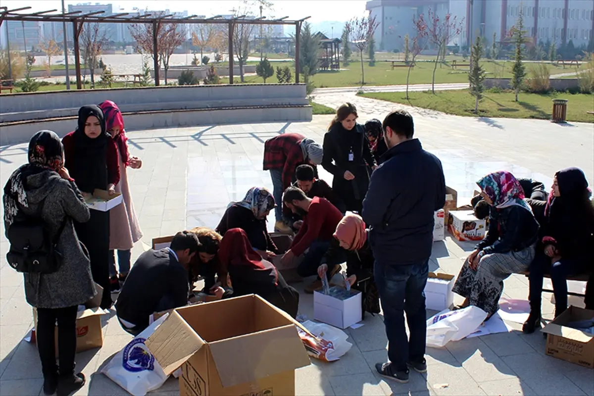 Kmü Öğrencilerinden Köy Okullarına Yardım