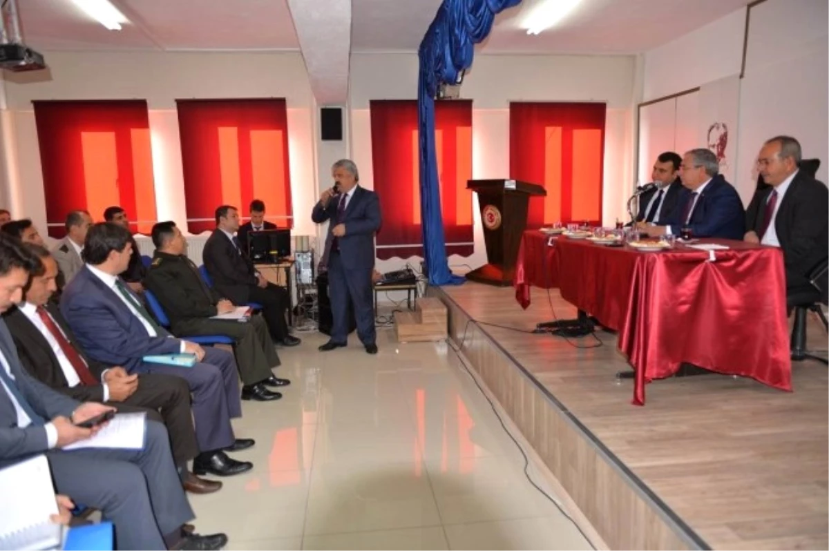 Kütahya Valisi Ahmet Hamdi Nayir, Muhtarlarla \'Değerlendirme Toplantısı\'nda Buluştu