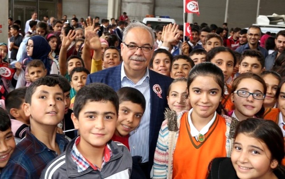 Kutlu Teog\'a Girecek Öğrencilere Başarılar Diledi