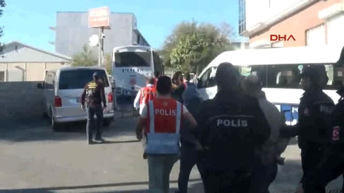 Midelerinde 317 Prezervatif Içinde Esrar Ele Geçirildi