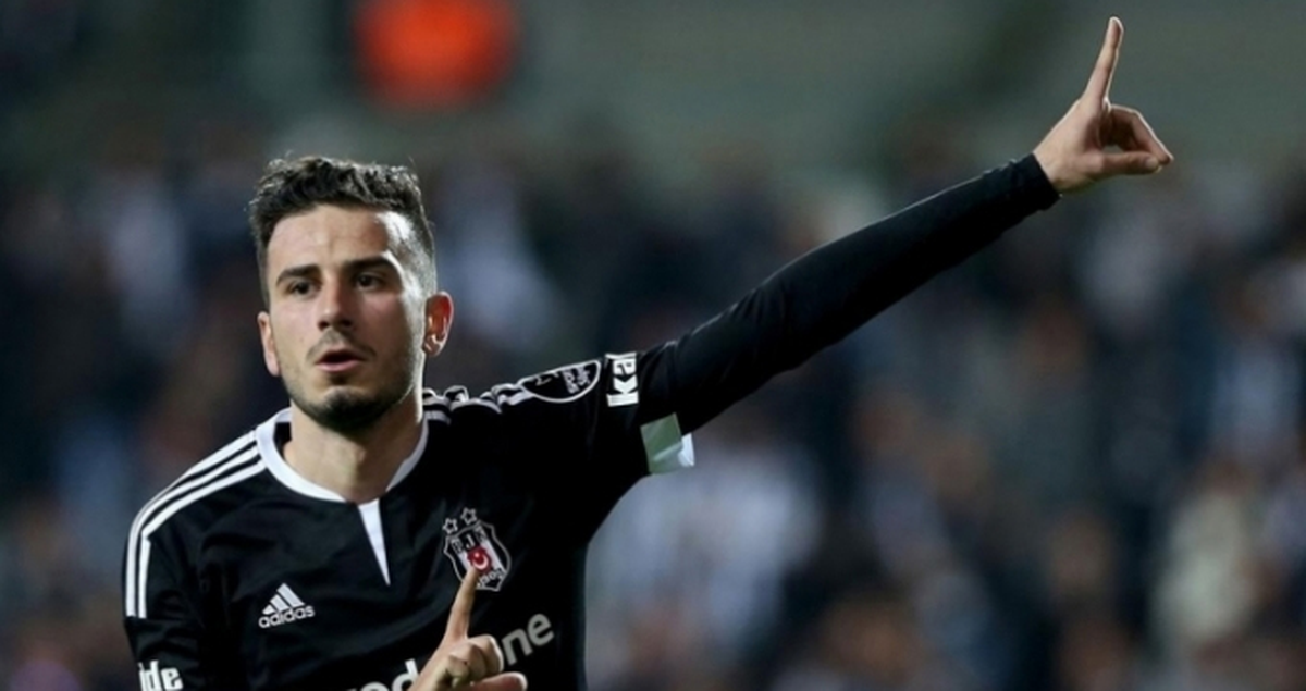 Oğuzhan: Hocamız Soyunma Odasında 'Çıkın Oynayın' Dedi Biz de Çevirdik