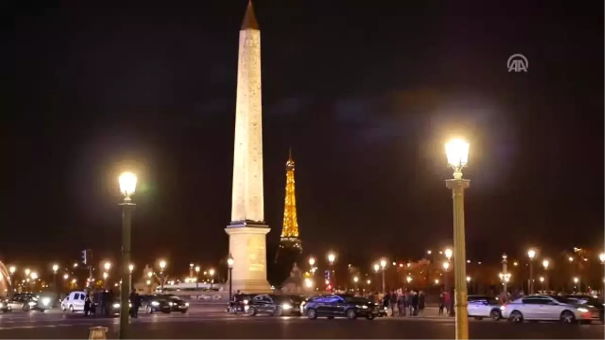 Paris\'te Noel Hazırlıkları