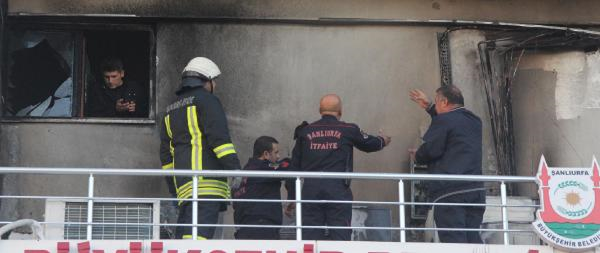 Şanlıurfa Belediye Binasında Yangın Paniği