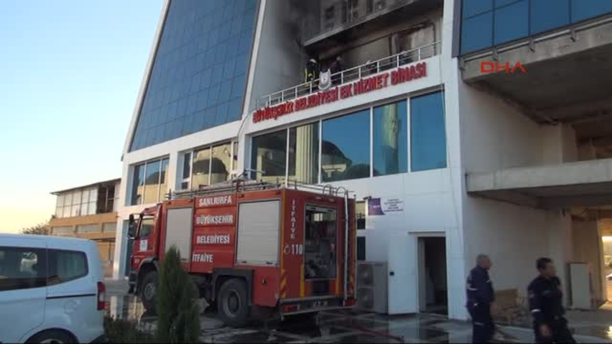 Şanlıurfa Belediye Binasında Yangın Paniği