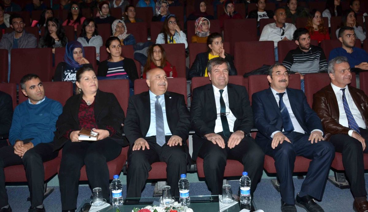 Üniversite Öğrencilerine Terör Semineri