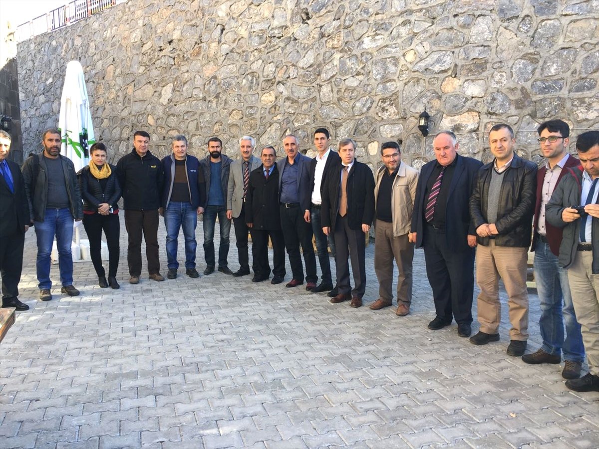 Vali Çınar Fotoğraf Sanatçılarıyla Bir Araya Geldi