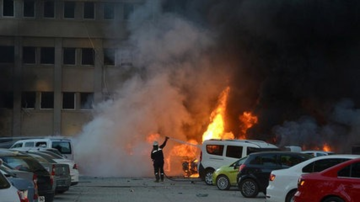 Adana\'da Bombalı Saldırı: 2 Ölü 33 Yaralı