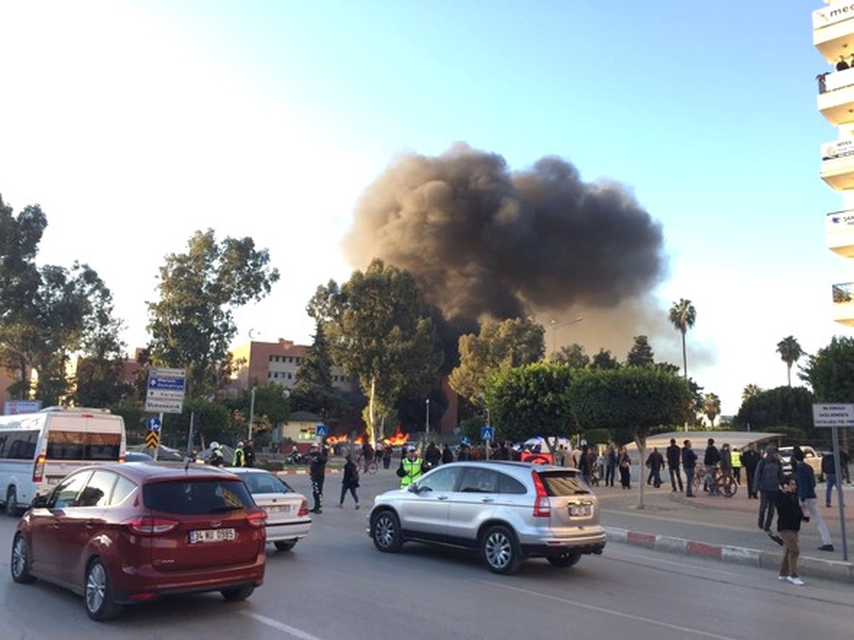 Adana\'da Valilik Otoparkında Saat 08.00 Sıralarında Meydana Gelen Patlamada, İlk Belirlemelere Göre...