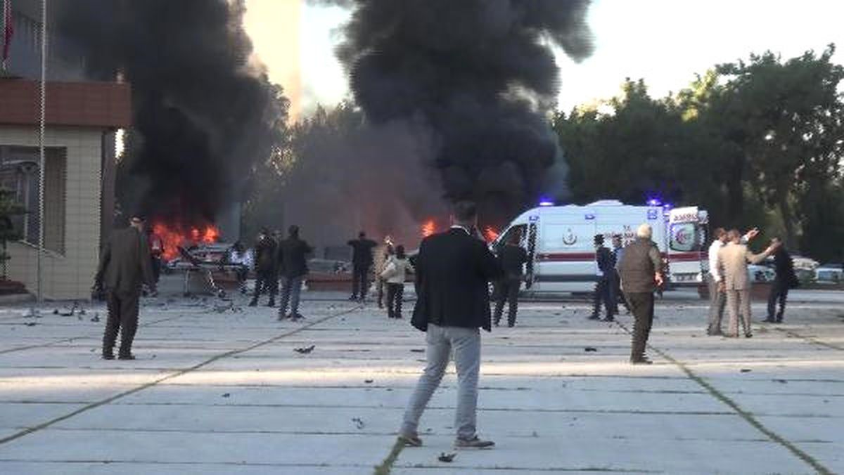 Adana Valiliği\'ne Bombalı Araçla Saldırı: 2 Ölü, 21 Yaralı (3)